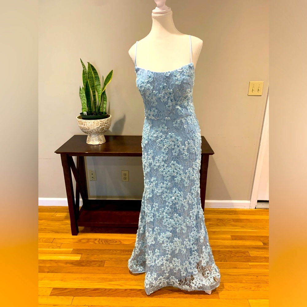 Formal dress by AQUA  blue lace long gown. Gorgeous!